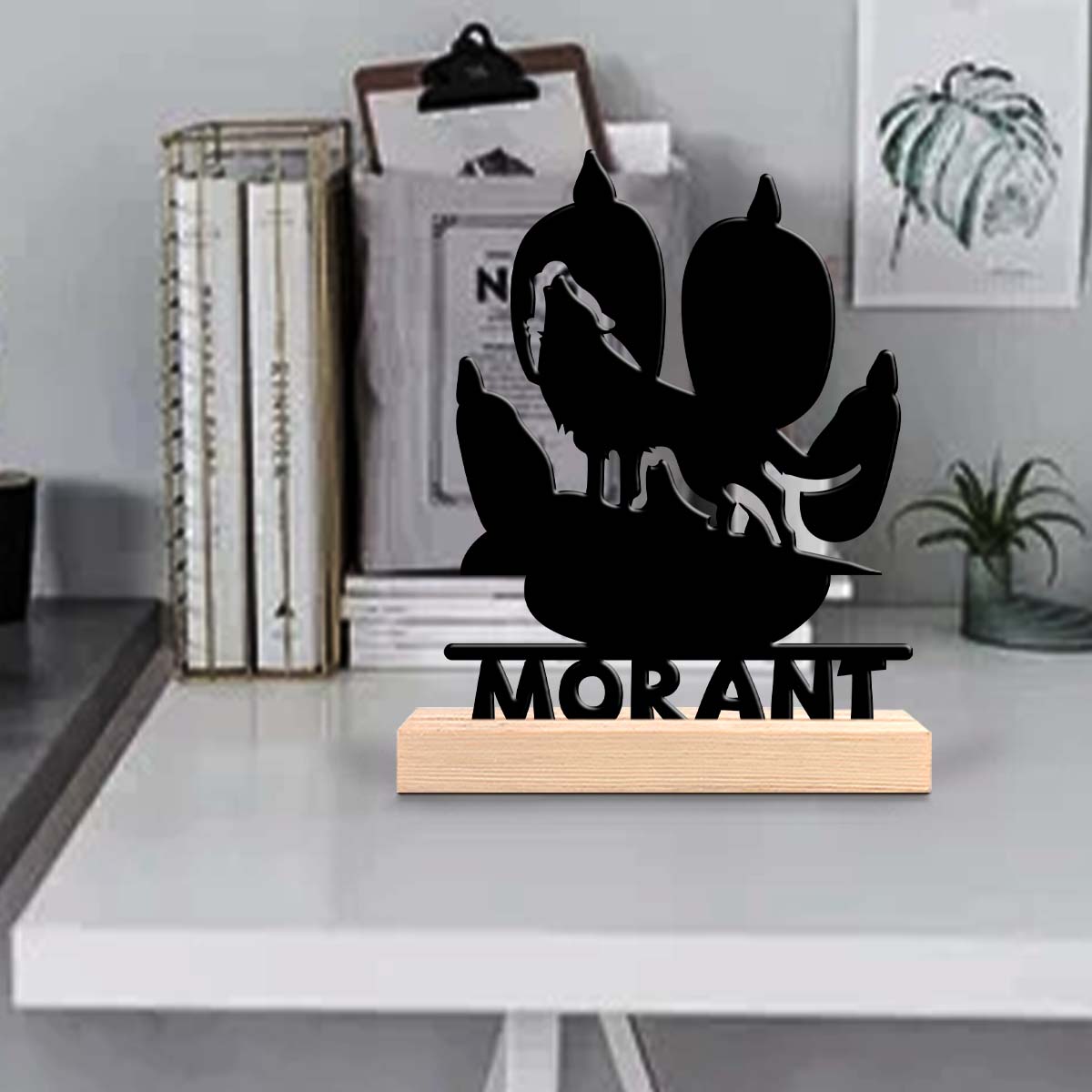 Home Decor Halloween - 1個入り カスタマイズ可能なミニマリストメタルオーナメント 名前をカスタマイズ可能 木製ベース付き 自宅やオフィスの装飾に最適