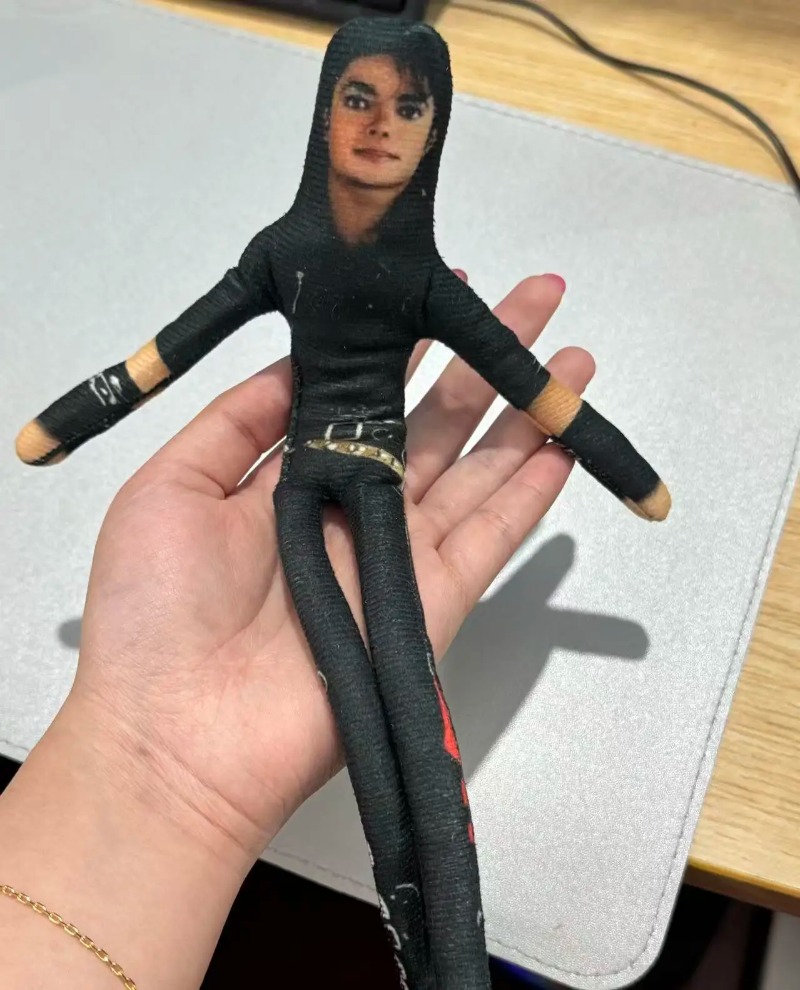 Home Decor Niche - 新しいスタイルのマイケル・ジャクソンコスプレ小道具人形ぬいぐるみフィギュア人形ルームデコレーション抽象的な関節可動小道具ギフト
