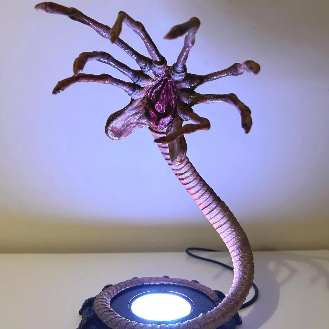 Home Decor Halloween - エイリアンフェイスハガーランプナイトライト、LEDライト付き点滅ハロウィンパンプキンデコレーション、ホラー雰囲気のホームパーティーデコレーション