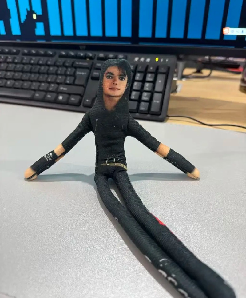 新しいスタイルのマイケル・ジャクソンコスプレ小道具人形ぬいぐ - Home Decor Niche のレビューと価格
