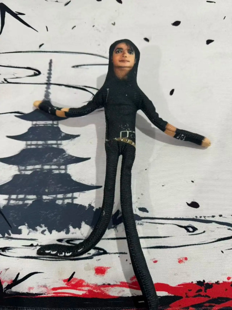 新しいスタイルのマイケル・ジャクソンコスプレ小道具人形ぬいぐ - Home Decor Niche のレビューと価格