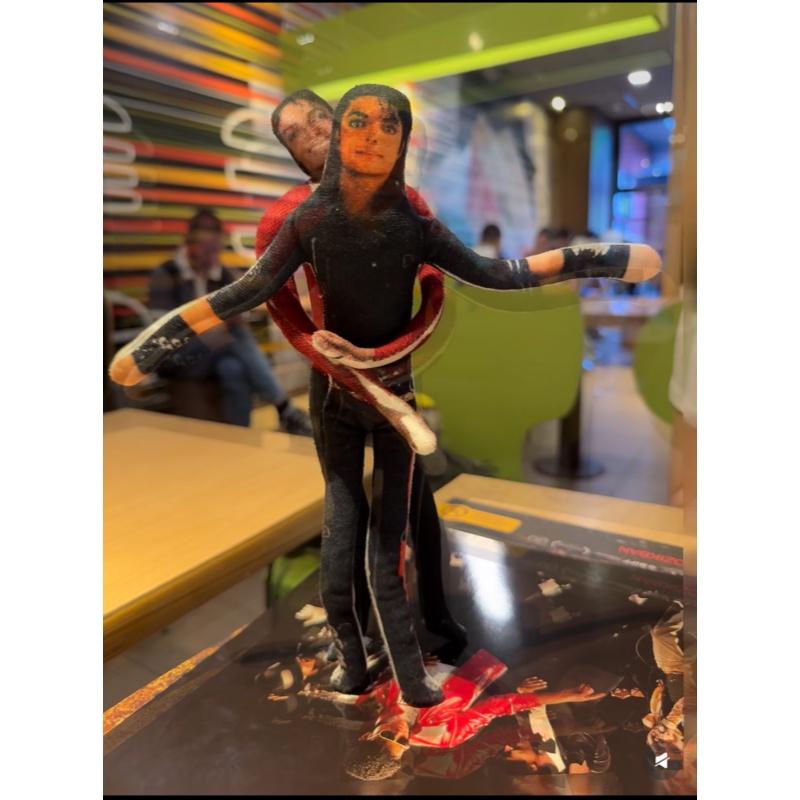 新しいスタイルのマイケル・ジャクソンコスプレ小道具人形ぬいぐ - Home Decor Niche のレビューと価格